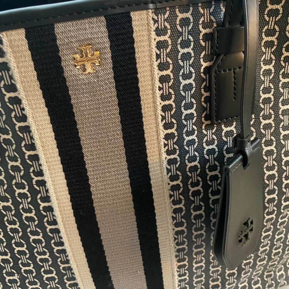 Tory Burch Navy & Cream Coated Canvas Logo Tote – Handle Wear